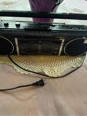 Vintage GE Boombox Radio Cassette Player – Model 3-5623A – 80s Retro